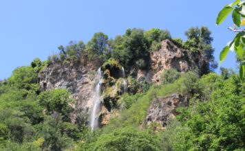 С влак до водопад Полска скакавица