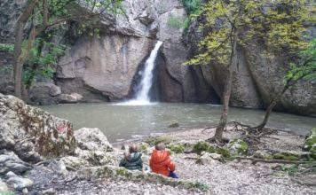 Еменската екопътека и водопадът Момин скок през пролетта