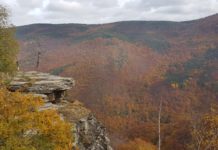 Родопите есенно – Панорамна скала край Равнища, с Дедево Панорамна скала край Равнища