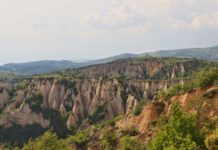 Вълнуваща разходка сред природния феномен Мелнишки пирамиди