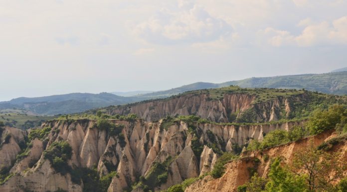 Вълнуваща разходка сред природния феномен Мелнишки пирамиди