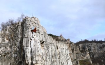 Пещерно-скални приключения из Лакатнишките скали