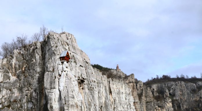 Пещерно-скални приключения из Лакатнишките скали