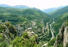 Лакатнишки скали