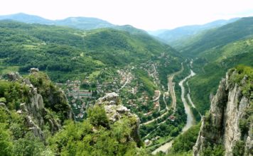 Лакатнишки скали