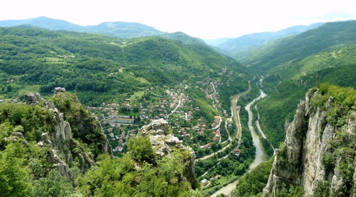 Лакатнишки скали