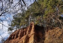 Кътински пирамиди и Курилски манастир Кътински пирамиди