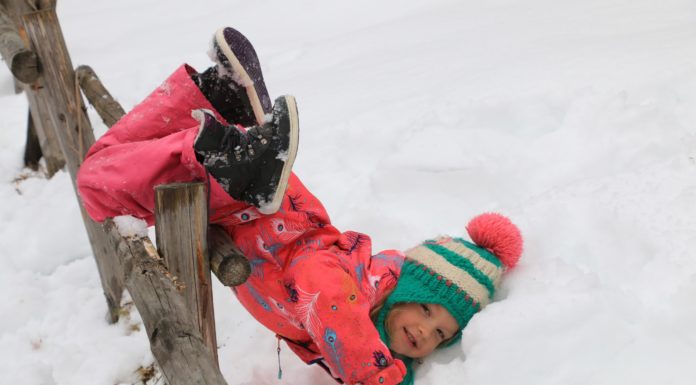 Заледеният водопад Варовитец и зимен кеф по екопътеката