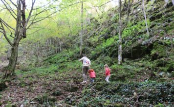 Екопътека „Под пръските на водопада“ край Тетевен