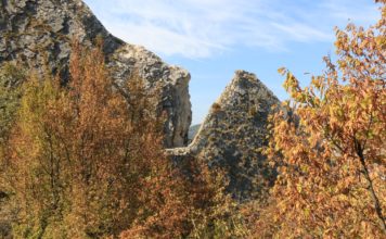 Черепишките скали и Черепишки манастир