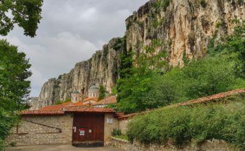 Тайната пътечка до патриаршески манастир „Св. Троица“ край Велико Търново