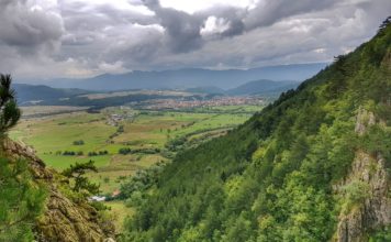 Забележителности край Добринище – местността „Св. Никола“ Забележителности край Добринище