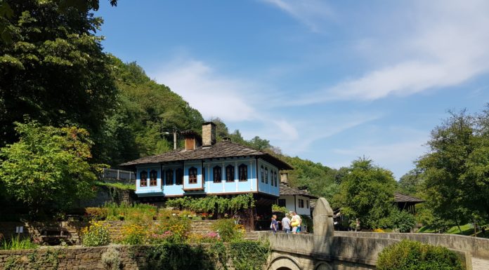 Потапяне в отминали времена – архитектурно-етнографски комплекс „Етър”