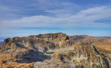 Върхове, сипеи, улеи и езера в Мальовишкия дял на Рила