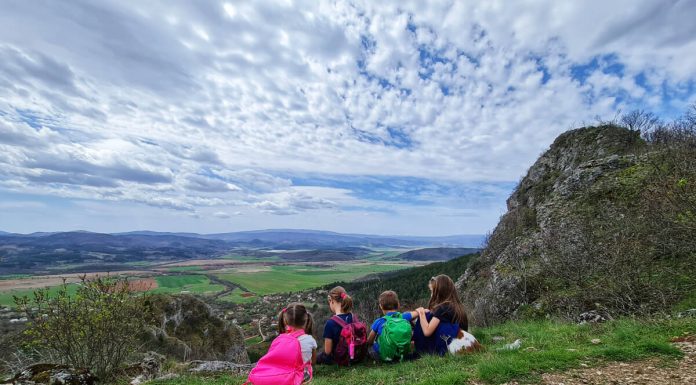 До Шильи камик, пещера Царева църква и Цветаново ижле. Или просто някъде из Краище.